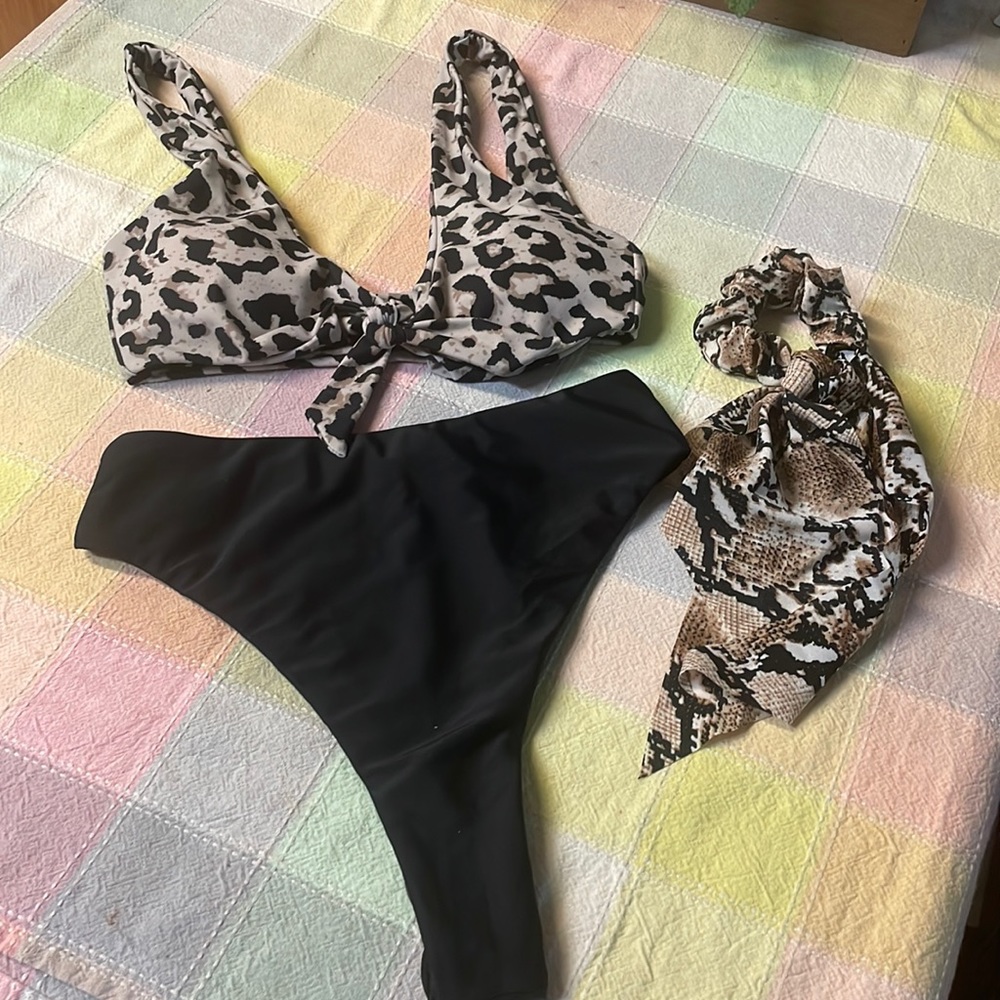 Bikini in animal print - Picture 1 of 8